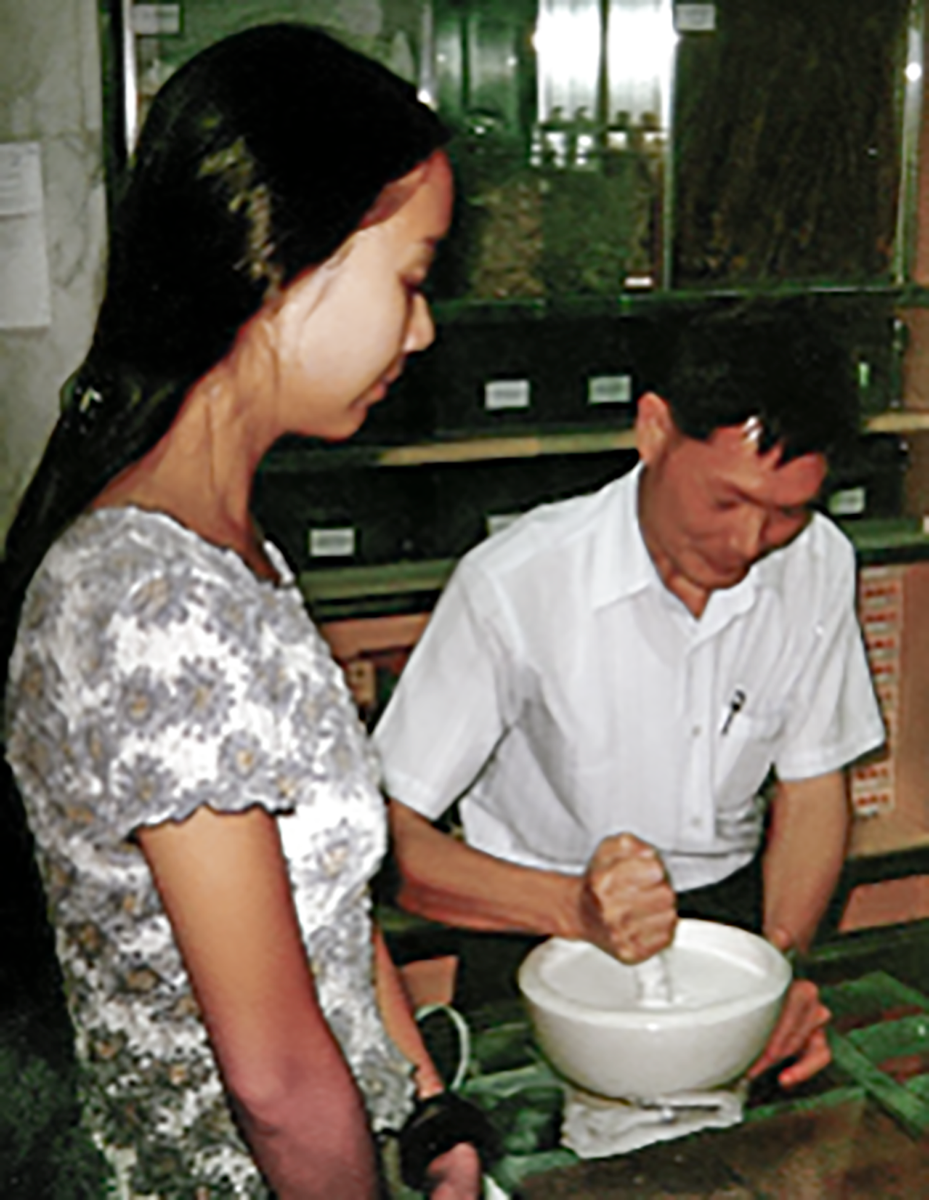 Yanlin with the grandson of the last imperial herbalist